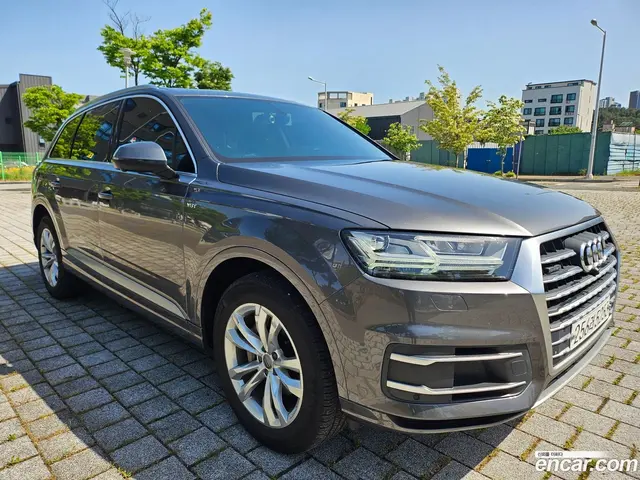 Main__Slider__Photo:Q7 Audi 2019.9-1