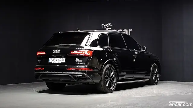 Main__Slider__Photo:Q7 Audi 2022.7-1