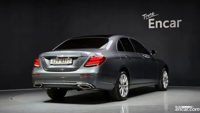 Main__Slider__Photo:E-Class Mercedes-Benz 2017.0-1