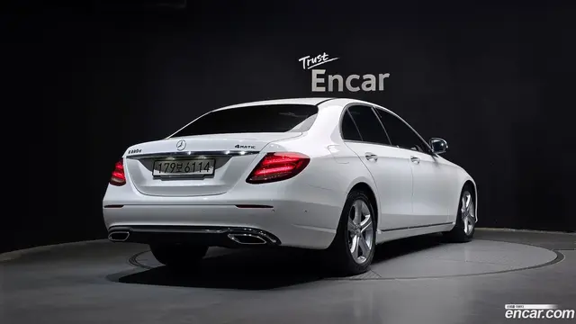 Main__Slider__Photo:E-Class Mercedes-Benz 2017.1-1