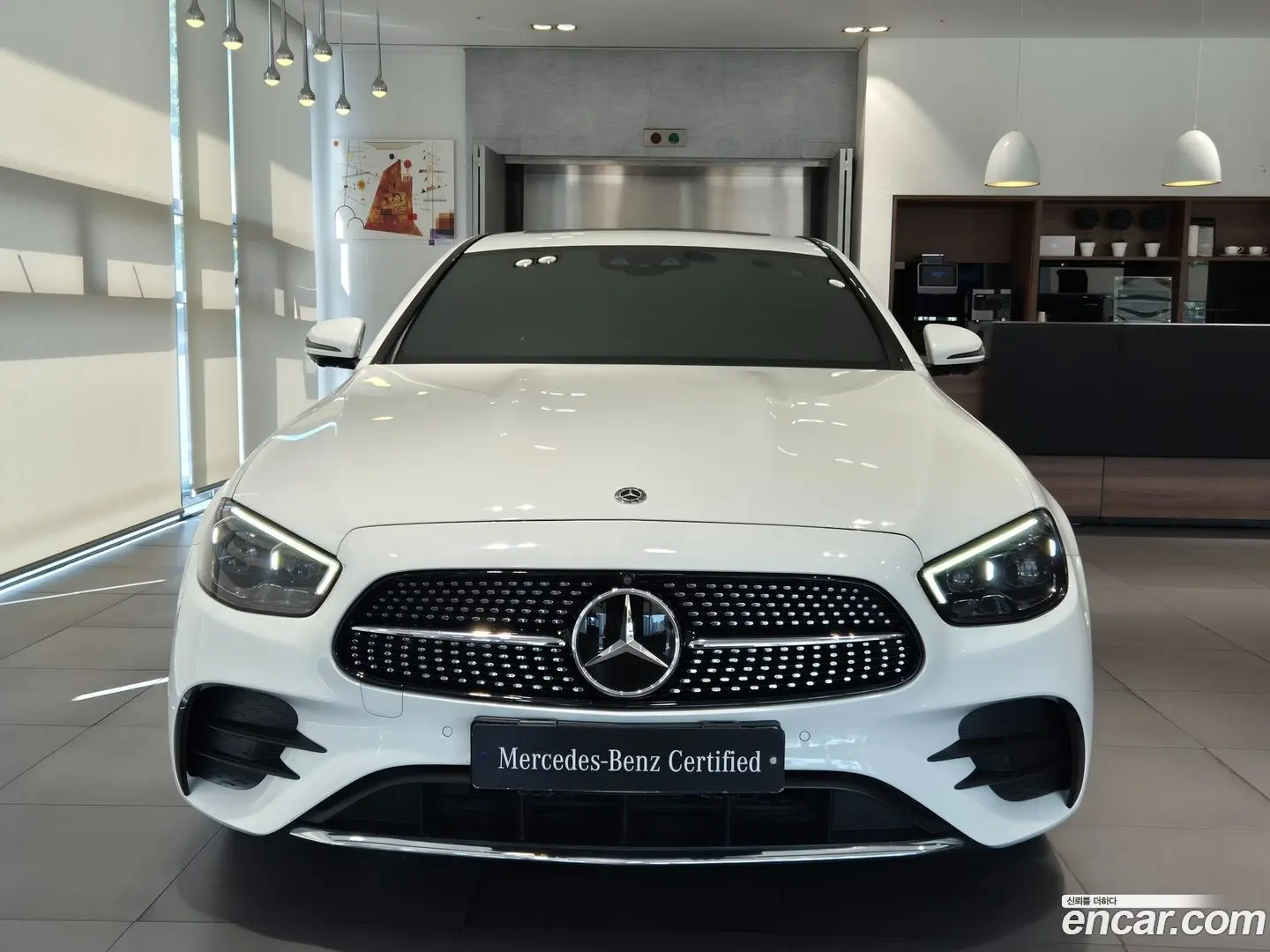 Main__Slider__Photo:E-Class Mercedes-Benz 2021.6-1