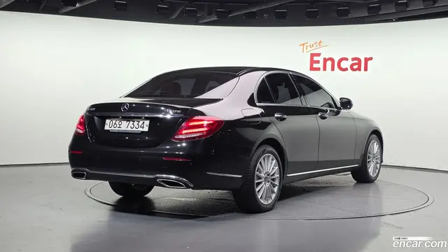Main__Slider__Photo:E-Class Mercedes-Benz 2017.9-1