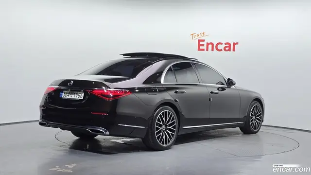Main__Slider__Photo:S-Class Mercedes-Benz 2021.5-1