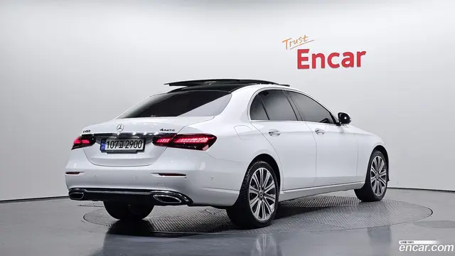 Main__Slider__Photo:E-Class Mercedes-Benz 2022.2-1