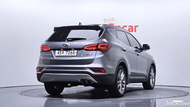 Main__Slider__Photo:Santafe Hyundai 2017.0-1