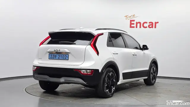Main__Slider__Photo:Niro Kia 2023.1-1