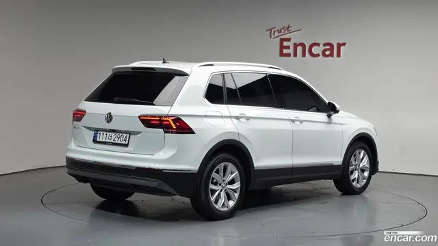 Main__Slider__Photo:Tiguan Volkswagen 2018.10-1