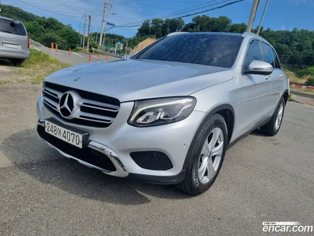Main__Slider__Photo:GLC-Class Mercedes-Benz 2017.4-1
