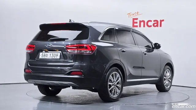 Main__Slider__Photo:Sorento Kia 2017.6-1