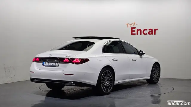 Main__Slider__Photo:E-Class Mercedes-Benz 2025.8-1