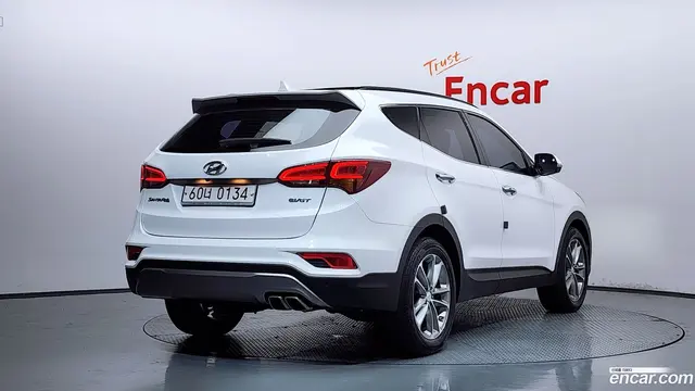 Main__Slider__Photo:Santafe Hyundai 2017.0-1
