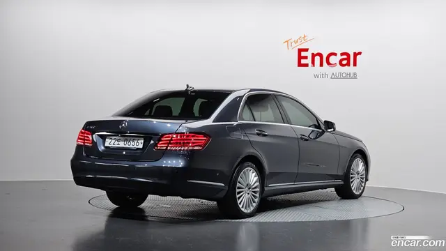 Main__Slider__Photo:E-Class Mercedes-Benz 2016.0-1