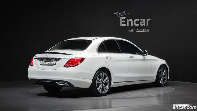 Main__Slider__Photo:C-Class Mercedes-Benz 2018.0-1