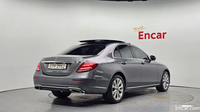 Main__Slider__Photo:E-Class Mercedes-Benz 2019.1-1