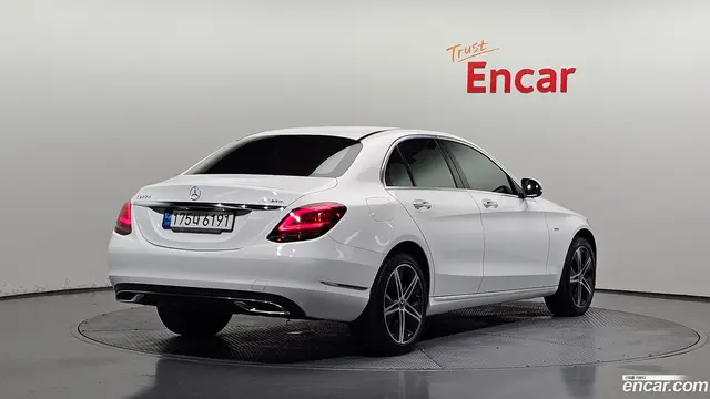 Main__Slider__Photo:C-Class Mercedes-Benz 2020.11-1
