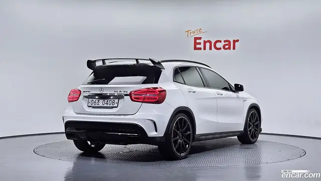 Main__Slider__Photo:GLA-Class Mercedes-Benz 2016.3-1