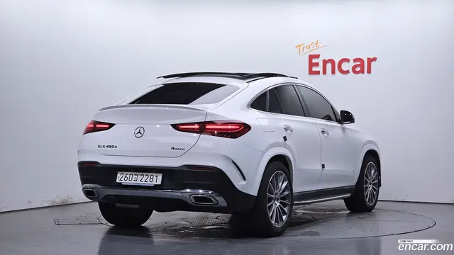 Main__Slider__Photo:GLE-Class Mercedes-Benz 2023.7-1