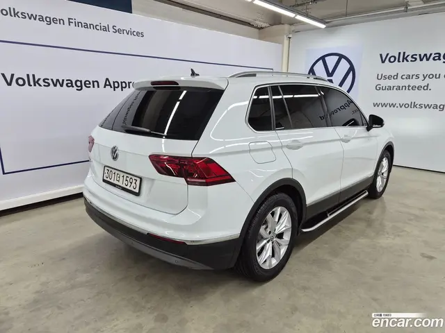 Main__Slider__Photo:Tiguan Volkswagen 2020.9-1