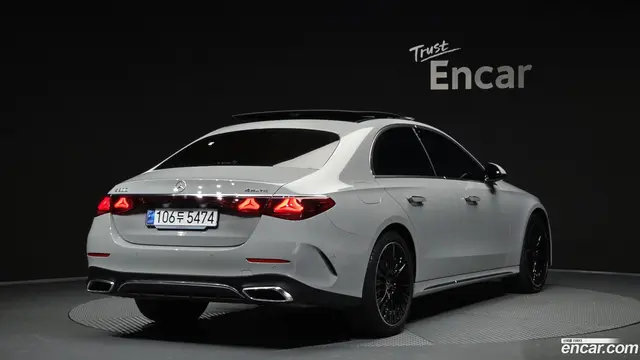 Main__Slider__Photo:E-Class Mercedes-Benz 2024.2-1