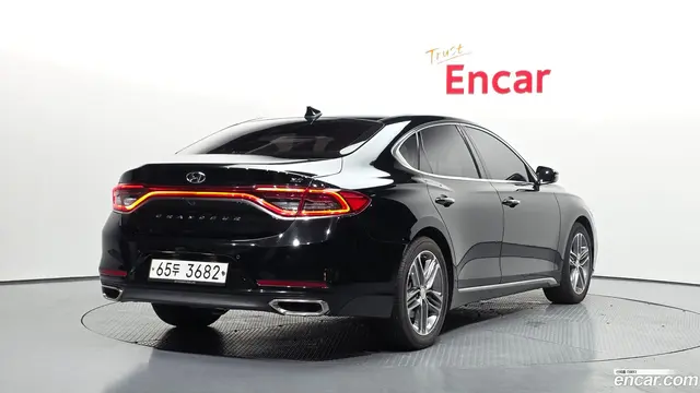 Main__Slider__Photo:Grandeur Hyundai 2019.0-1