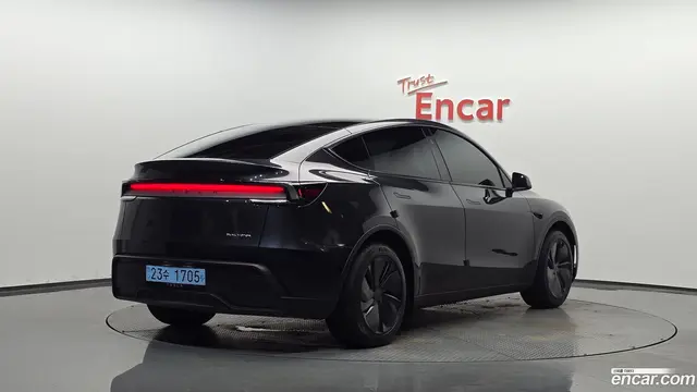 Main__Slider__Photo:Model Y Tesla 2025.9-1
