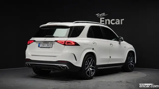 Main__Slider__Photo:GLE-Class Mercedes-Benz 2021.10-1