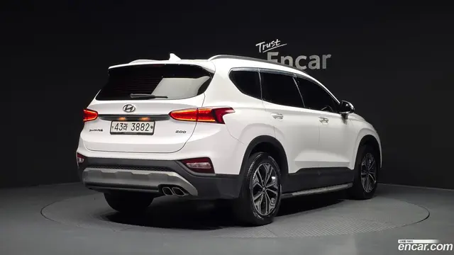 Main__Slider__Photo:Santafe Hyundai 2018.5-1