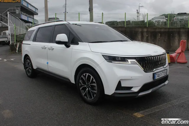 Main__Slider__Photo:Canival Kia 2023.3-1