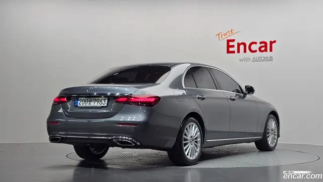 Main__Slider__Photo:E-Class Mercedes-Benz 2022.9-1