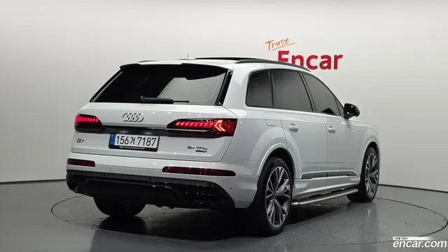 Main__Slider__Photo:Q7 Audi 2022.4-1