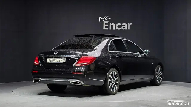 Main__Slider__Photo:E-Class Mercedes-Benz 2019.11-1