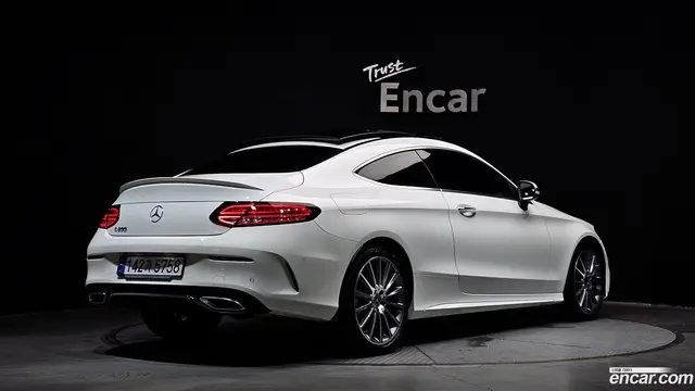 Main__Slider__Photo:C-Class Mercedes-Benz 2023.8-1