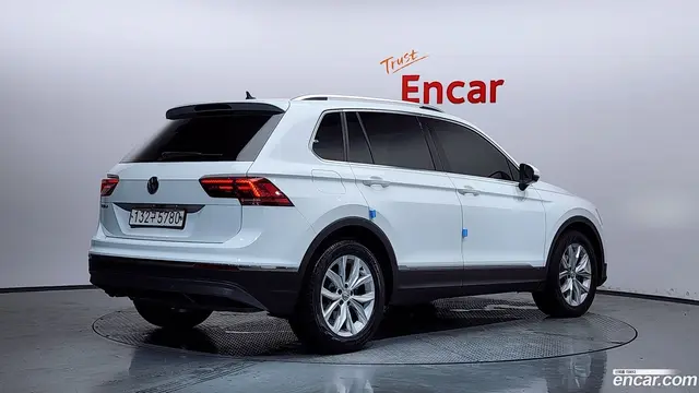 Main__Slider__Photo:Tiguan Volkswagen 2019.11-1