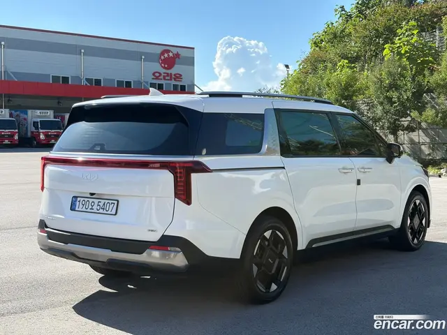 Main__Slider__Photo:Canival Kia 2024.2-1