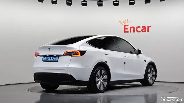 Main__Slider__Photo:Model Y Tesla 2022.5-1