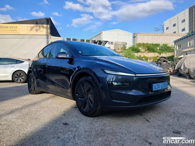 Main__Slider__Photo:Model Y Tesla 2025.7-1