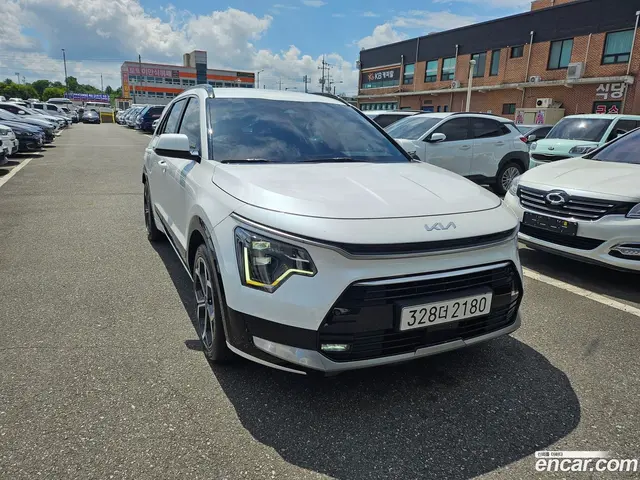 Main__Slider__Photo:Niro Kia 2022.6-1