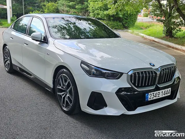Main__Slider__Photo:5-Series BMW 2024.4-1
