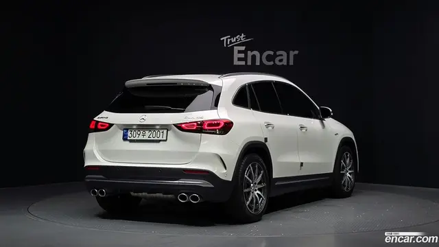 Main__Slider__Photo:GLA-Class Mercedes-Benz 2021.6-1