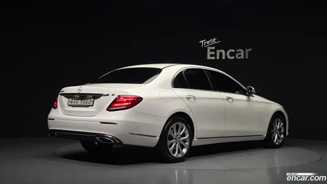 Main__Slider__Photo:E-Class Mercedes-Benz 2017.0-1