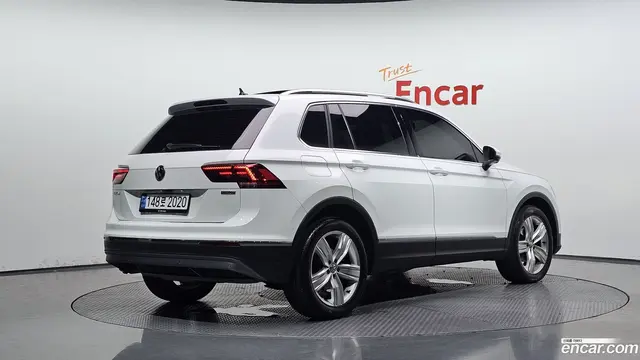Main__Slider__Photo:Tiguan Volkswagen 2020.6-1
