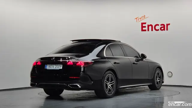 Main__Slider__Photo:E-Class Mercedes-Benz 2025.6-1