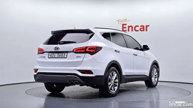 Main__Slider__Photo:Santafe Hyundai 2017.5-1