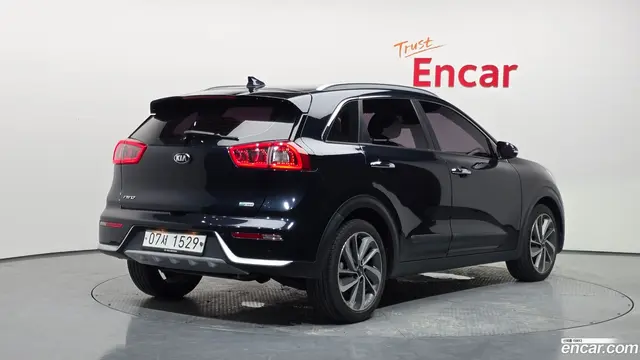 Main__Slider__Photo:Niro Kia 2018.4-1