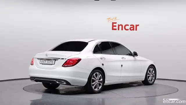 Main__Slider__Photo:C-Class Mercedes-Benz 2016.8-1