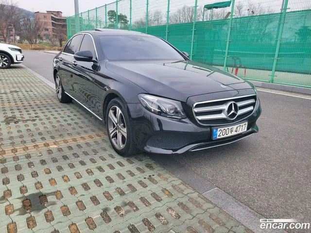 Main__Slider__Photo:E-Class Mercedes-Benz 2019.1-1
