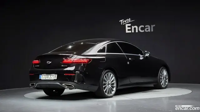 Main__Slider__Photo:E-Class Mercedes-Benz 2021.7-1