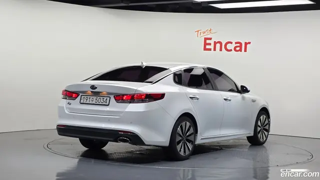 Main__Slider__Photo:K5 Kia 2017.2-1