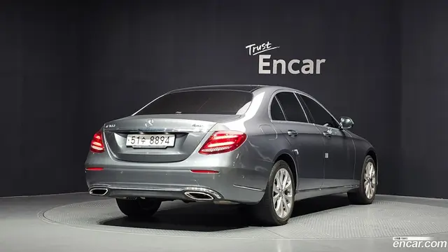 Main__Slider__Photo:E-Class Mercedes-Benz 2017.0-1