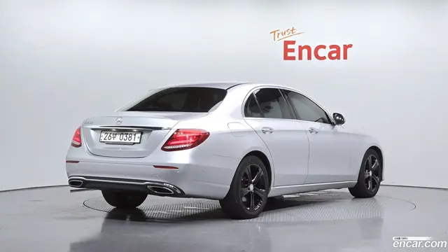 Main__Slider__Photo:E-Class Mercedes-Benz 2016.7-1